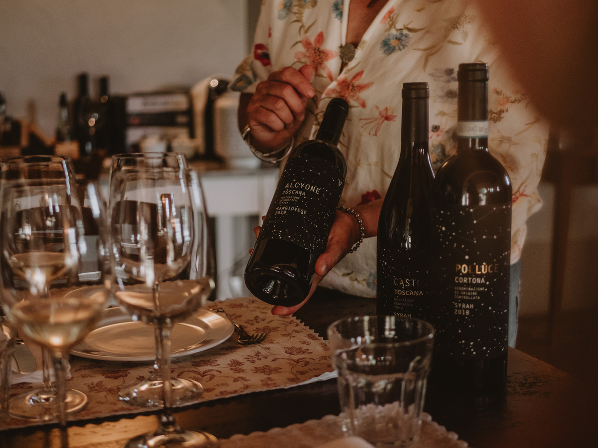 Wine Tour a Cortona | Vista delle cantine del Cortona DOC guidata da esperti sommelier